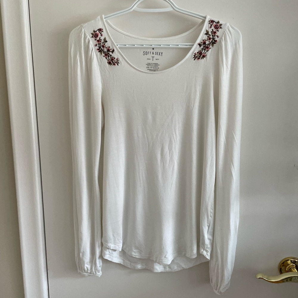 American Eagle White Blouse with Flores Embroidery